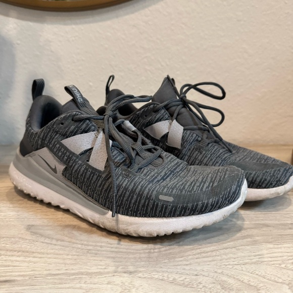 Men’s Nike Renew Sneakers in Size 9 Training Gym Running - Picture 2 of 6